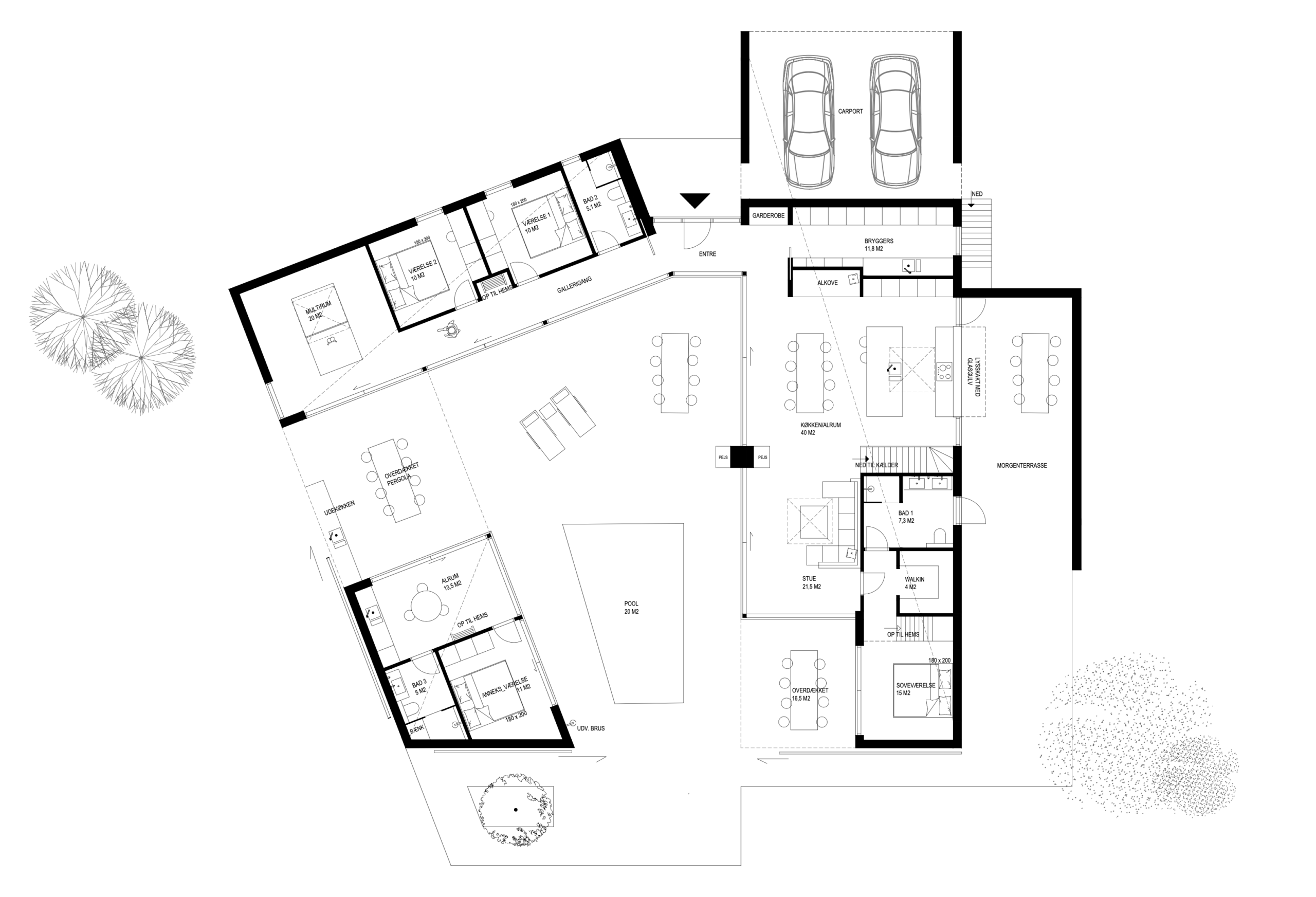 Arkitekttegnet sommerhus med gårdrum og grønne tage, plantegning 
